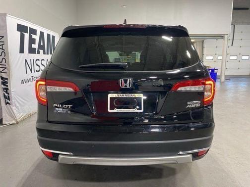 Crystal Black Pearl 2021 Honda Pilot Touring 7-Passenger