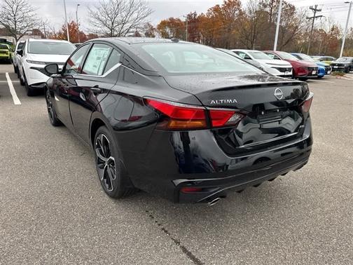 2025 Nissan Altima SR