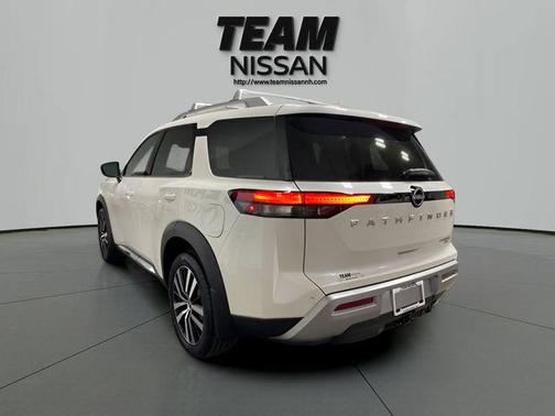 White 2024 Nissan Pathfinder Platinum