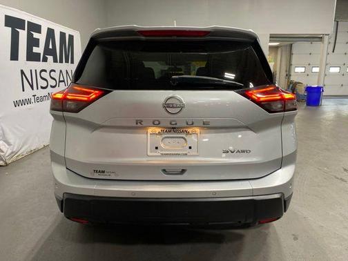 Brilliant Silver Metallic 2024 Nissan Rogue SV