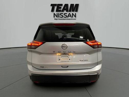 Brilliant Silver Metallic 2024 Nissan Rogue SV