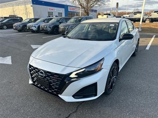 2025 Nissan Altima SR