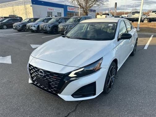 2025 Nissan Altima SR