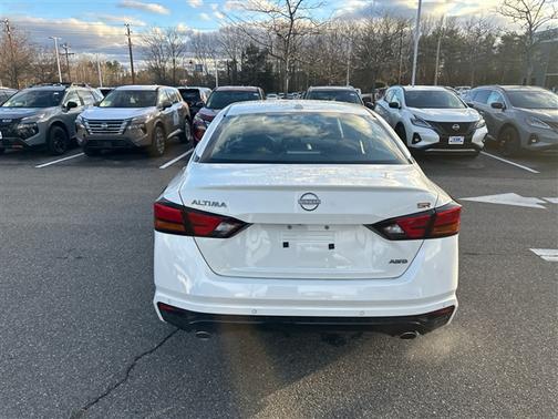 2025 Nissan Altima SR