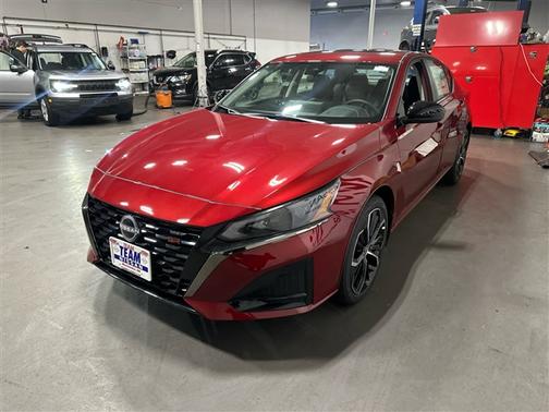 2025 Nissan Altima SR