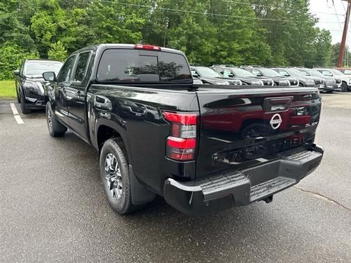 2025 Nissan Frontier SL