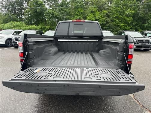 2025 Nissan Frontier SL