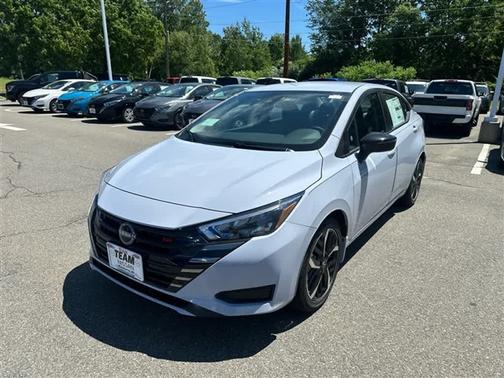2025 Nissan Versa 1.6 SR