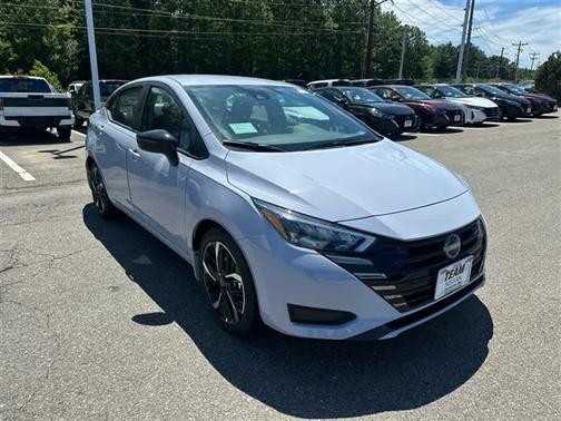 2025 Nissan Versa 1.6 SR