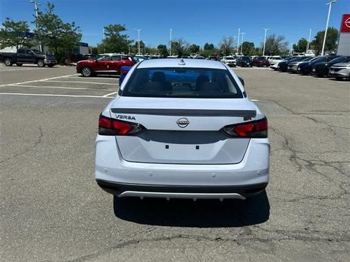 2025 Nissan Versa 1.6 SR