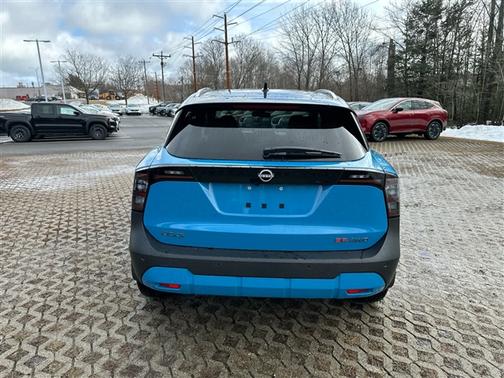 2025 Nissan Kicks SR