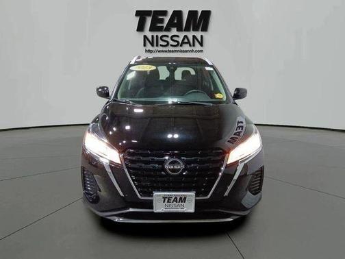Super Black 2023 Nissan Kicks SV