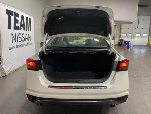 White 2019 Nissan Altima 2.5 SR