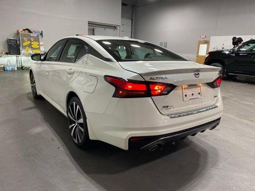 White 2019 Nissan Altima 2.5 SR