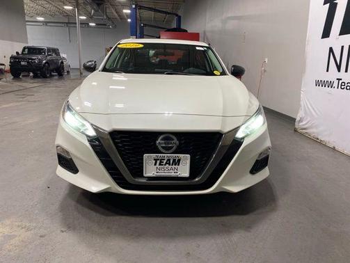White 2019 Nissan Altima 2.5 SR