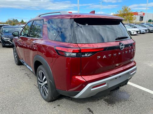 2025 Nissan Pathfinder Platinum