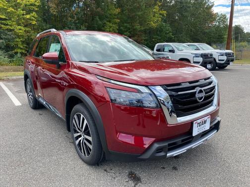 2025 Nissan Pathfinder Platinum