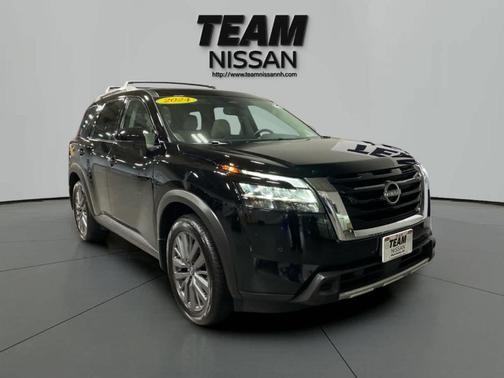 2024 Nissan Pathfinder SL