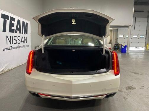 White Diamond Clearcoat 2014 Cadillac XTS Luxury
