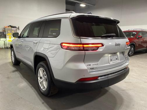 2022 Jeep Grand Cherokee L Laredo