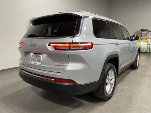 2022 Jeep Grand Cherokee L Laredo