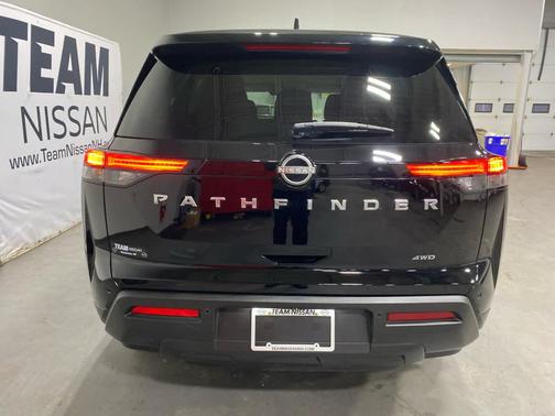 2024 Nissan Pathfinder S