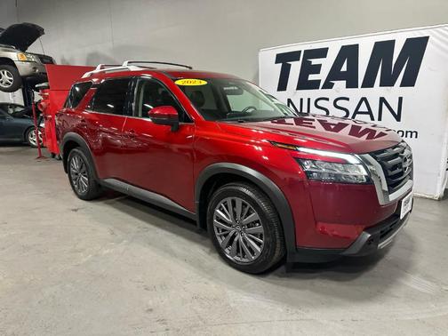 2023 Nissan Pathfinder SL