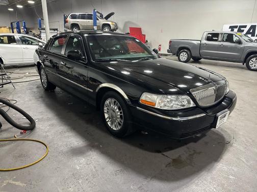 2008 Lincoln Town Car Signature Limited
