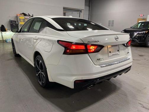 White 2023 Nissan Altima 2.5 SR