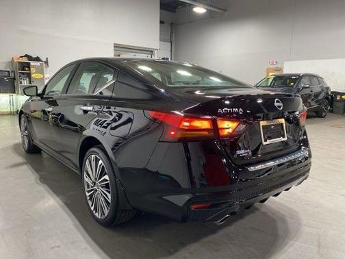 Black 2023 Nissan Altima 2.5 SL