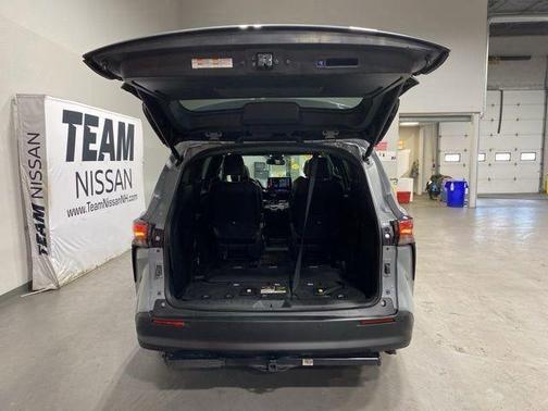 2022 Toyota Sienna XLE Woodland Edition