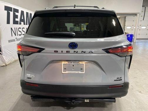 2022 Toyota Sienna XLE Woodland Edition