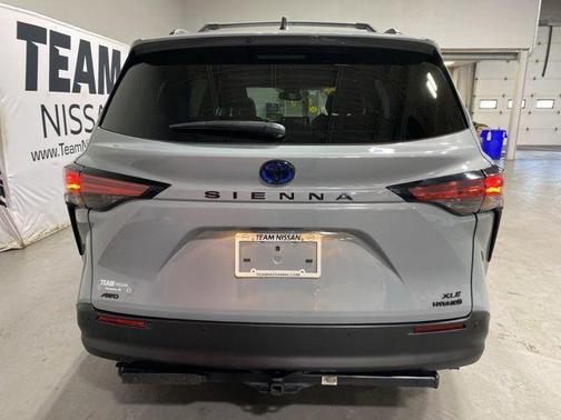 2022 Toyota Sienna XLE Woodland Edition