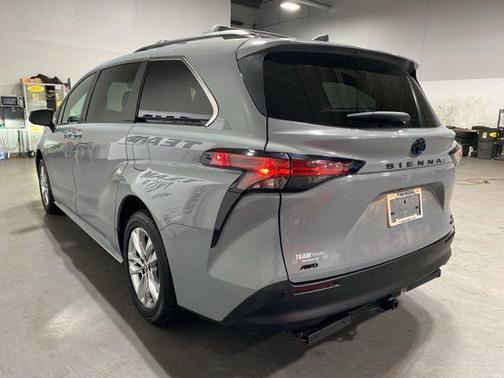 2022 Toyota Sienna XLE Woodland Edition