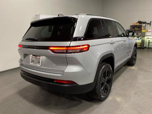 2022 Jeep Grand Cherokee Altitude
