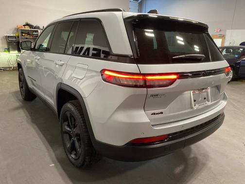 2022 Jeep Grand Cherokee Altitude