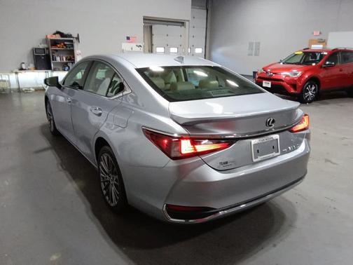 2022 Lexus ES 250 Luxury