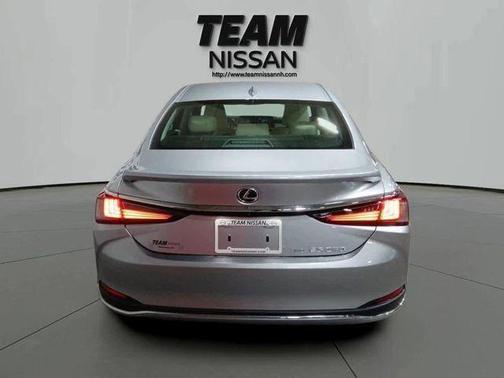 Iridium 2022 Lexus ES 250 Luxury
