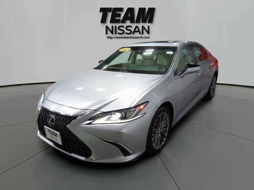 Iridium 2022 Lexus ES 250 Luxury