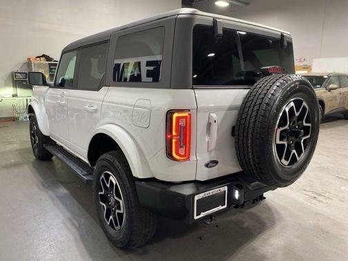 Oxford White 2022 Ford Bronco Outer Banks