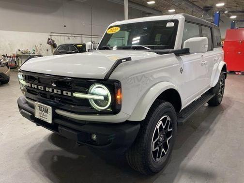 Oxford White 2022 Ford Bronco Outer Banks