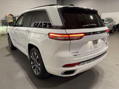 Bright White Clearcoat 2022 Jeep Grand Cherokee 4xe Overland