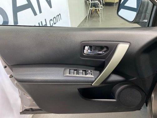 Gotham Gray Metallic 2010 Nissan Rogue Krom