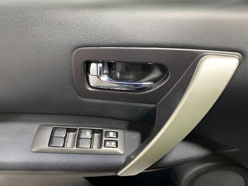 Gotham Gray Metallic 2010 Nissan Rogue Krom