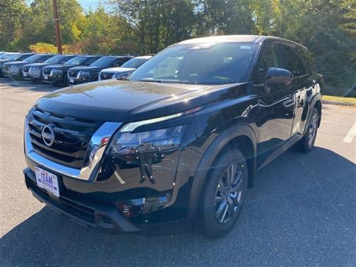 2025 Nissan Pathfinder S