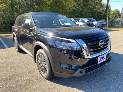 2025 Nissan Pathfinder S