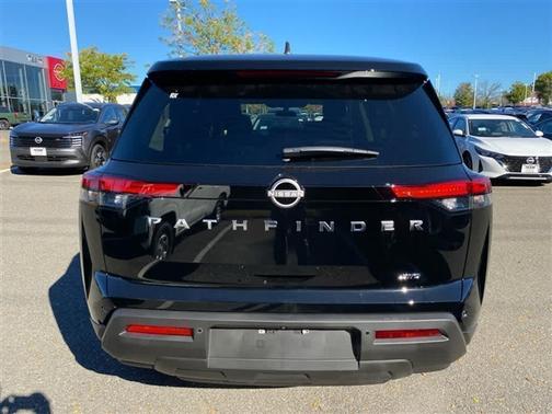 2025 Nissan Pathfinder S