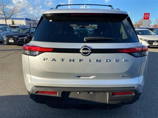 2025 Nissan Pathfinder SV