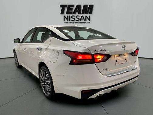 White 2023 Nissan Altima 2.5 SL