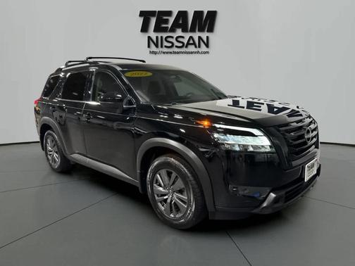 2022 Nissan Pathfinder SV